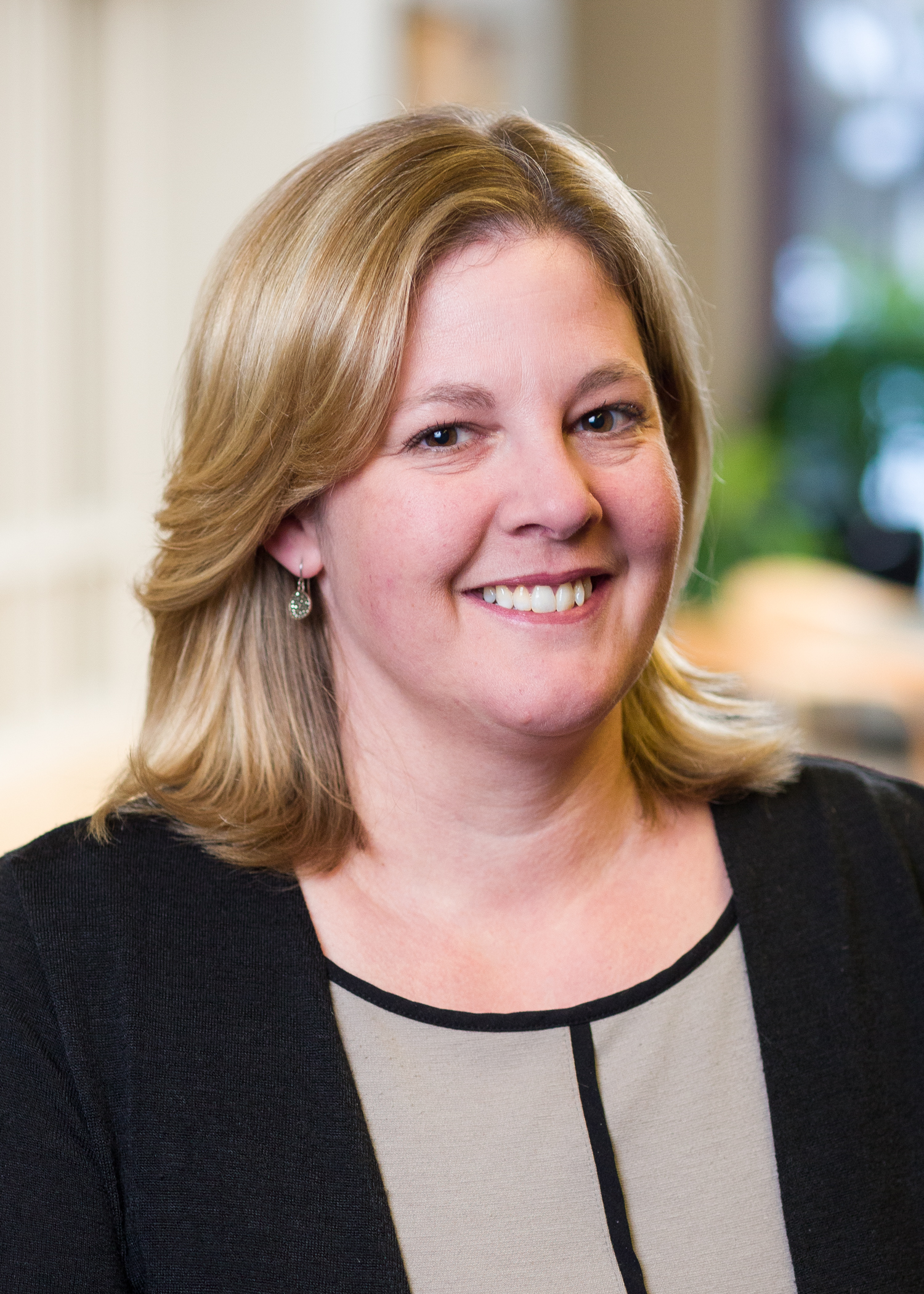 Lynn LeMoine Headshot 